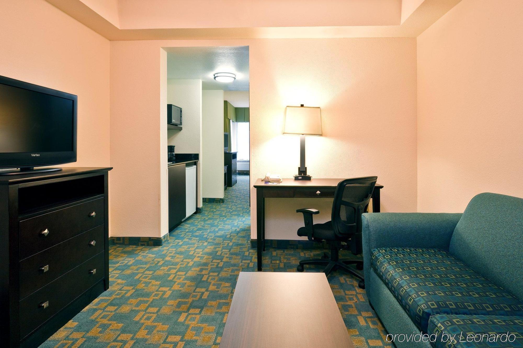 Express & Nashville 65s Hotel