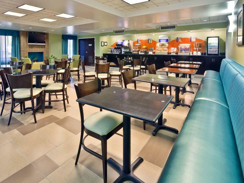 Express & Nashville 65s Hotel 2*